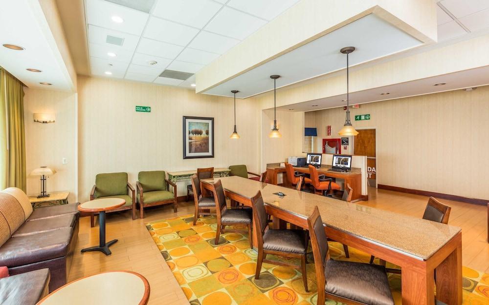 Отель Hampton By Hilton Queretaro Tecnologico Экстерьер фото