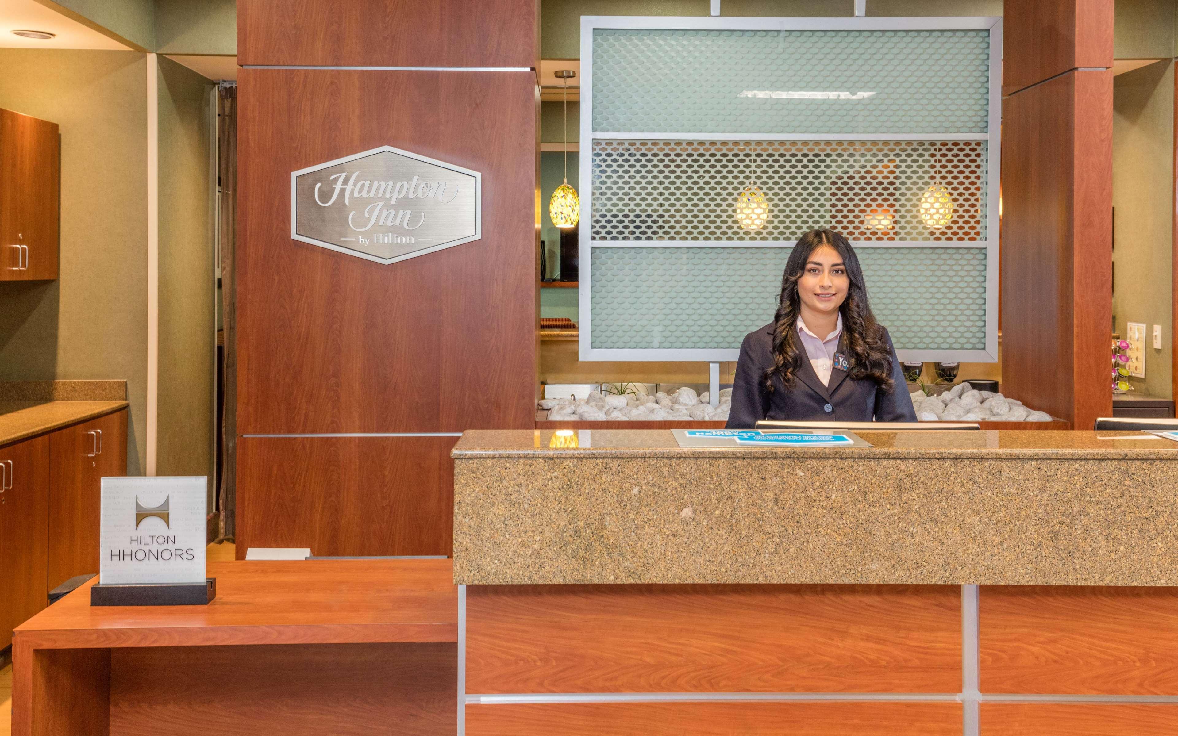 Отель Hampton By Hilton Queretaro Tecnologico Экстерьер фото