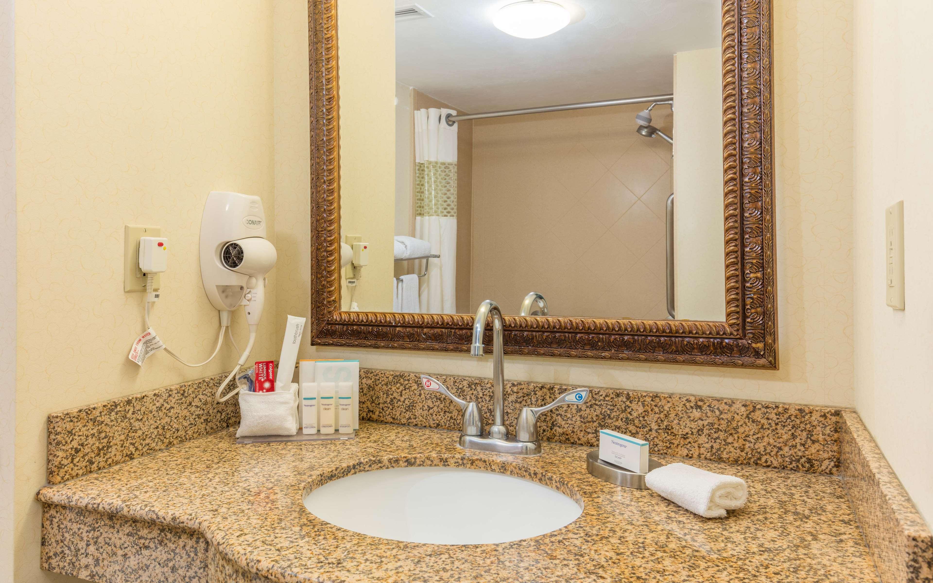 Отель Hampton By Hilton Queretaro Tecnologico Экстерьер фото
