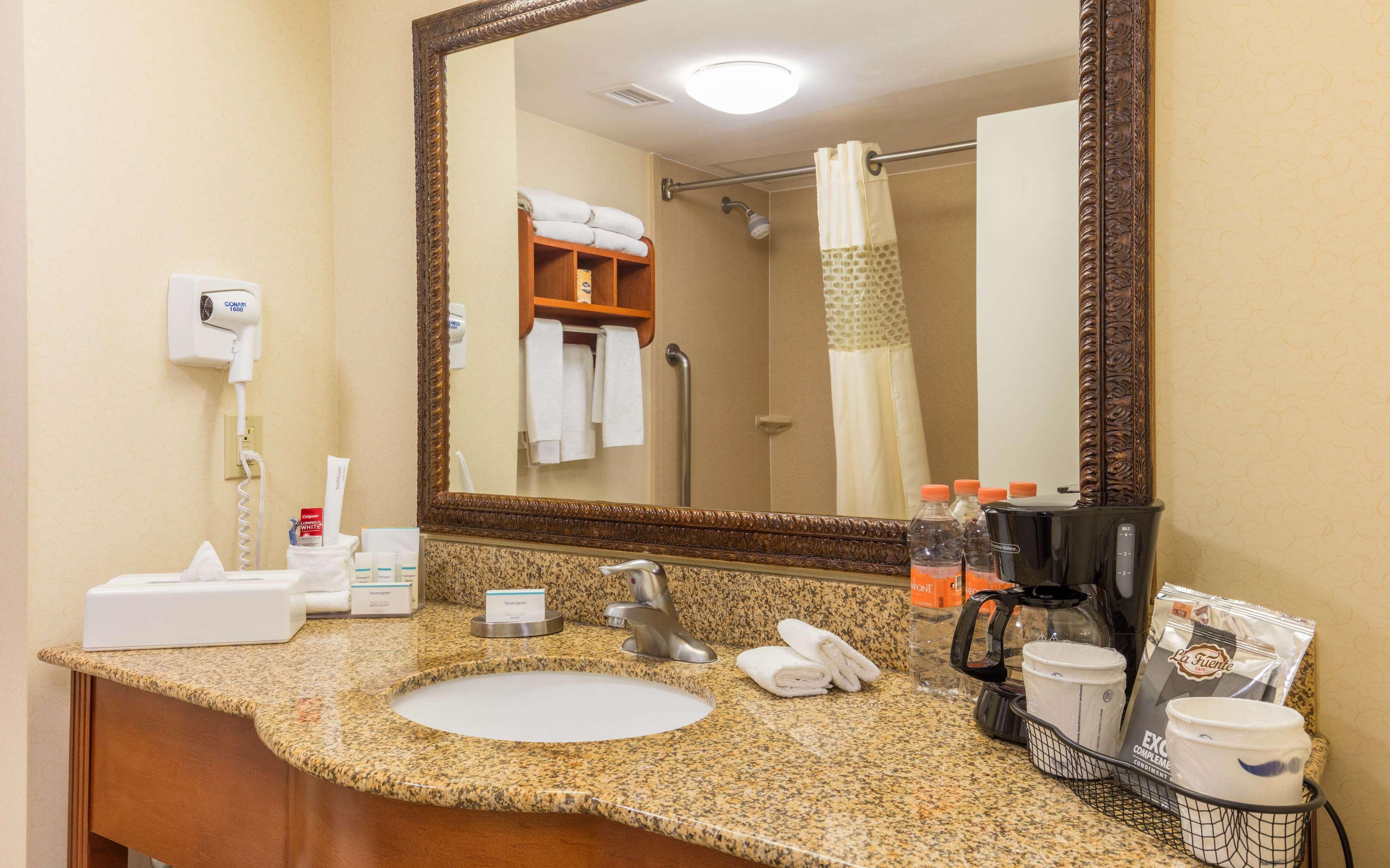 Отель Hampton By Hilton Queretaro Tecnologico Экстерьер фото