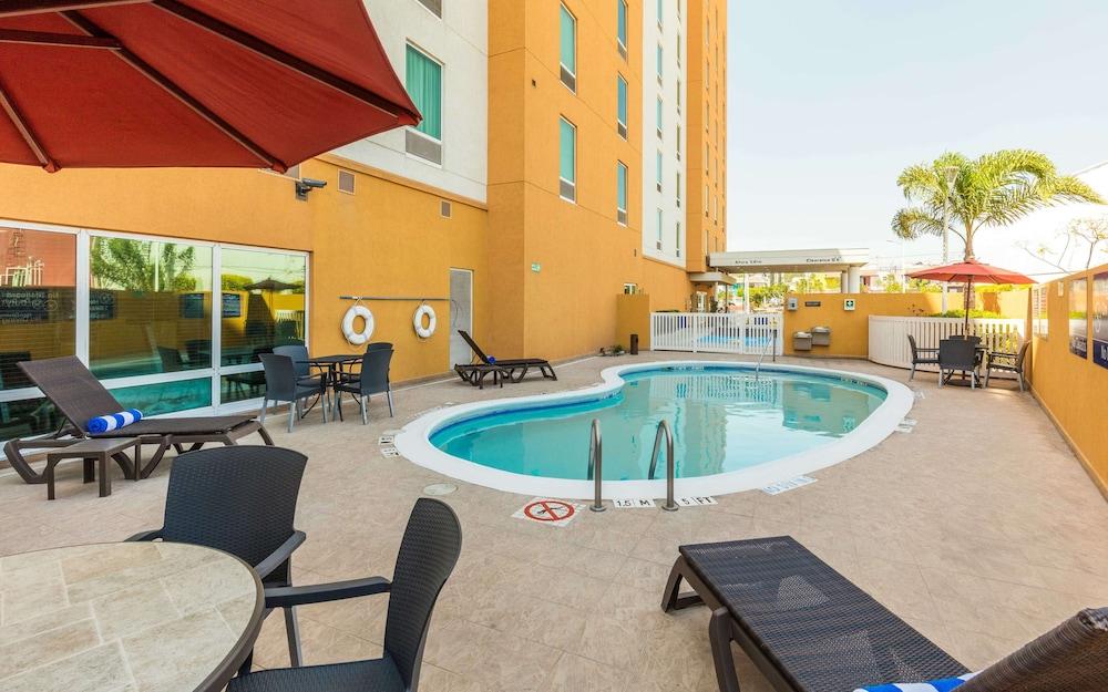 Отель Hampton By Hilton Queretaro Tecnologico Экстерьер фото