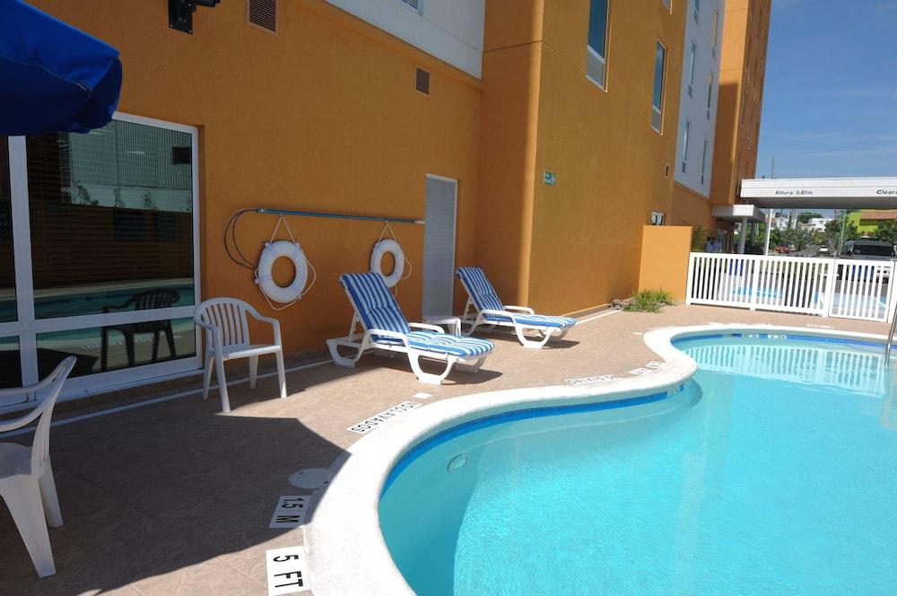 Отель Hampton By Hilton Queretaro Tecnologico Экстерьер фото
