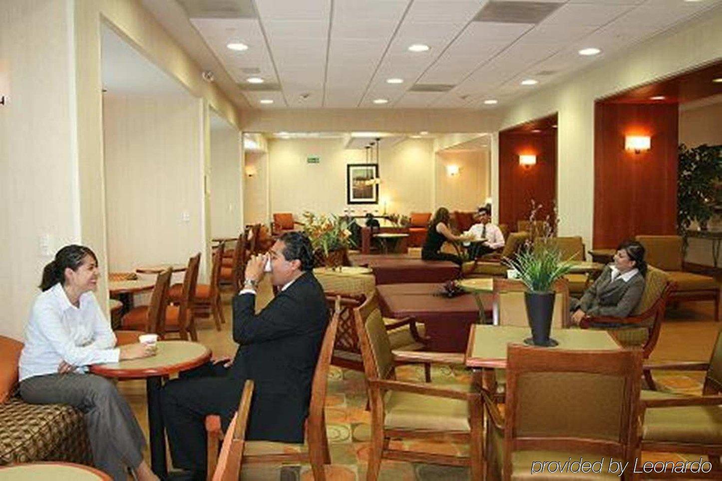 Отель Hampton By Hilton Queretaro Tecnologico Интерьер фото